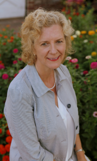 Photo of Dr. Julie Fennimore